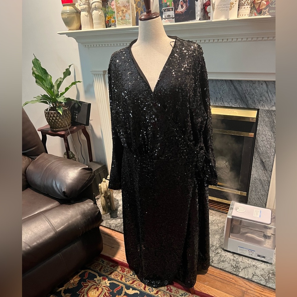 BNWT H&M Black Sequin Wrap MIDI Dress in Size 3XL. Side Bow and Long Sleeves.
